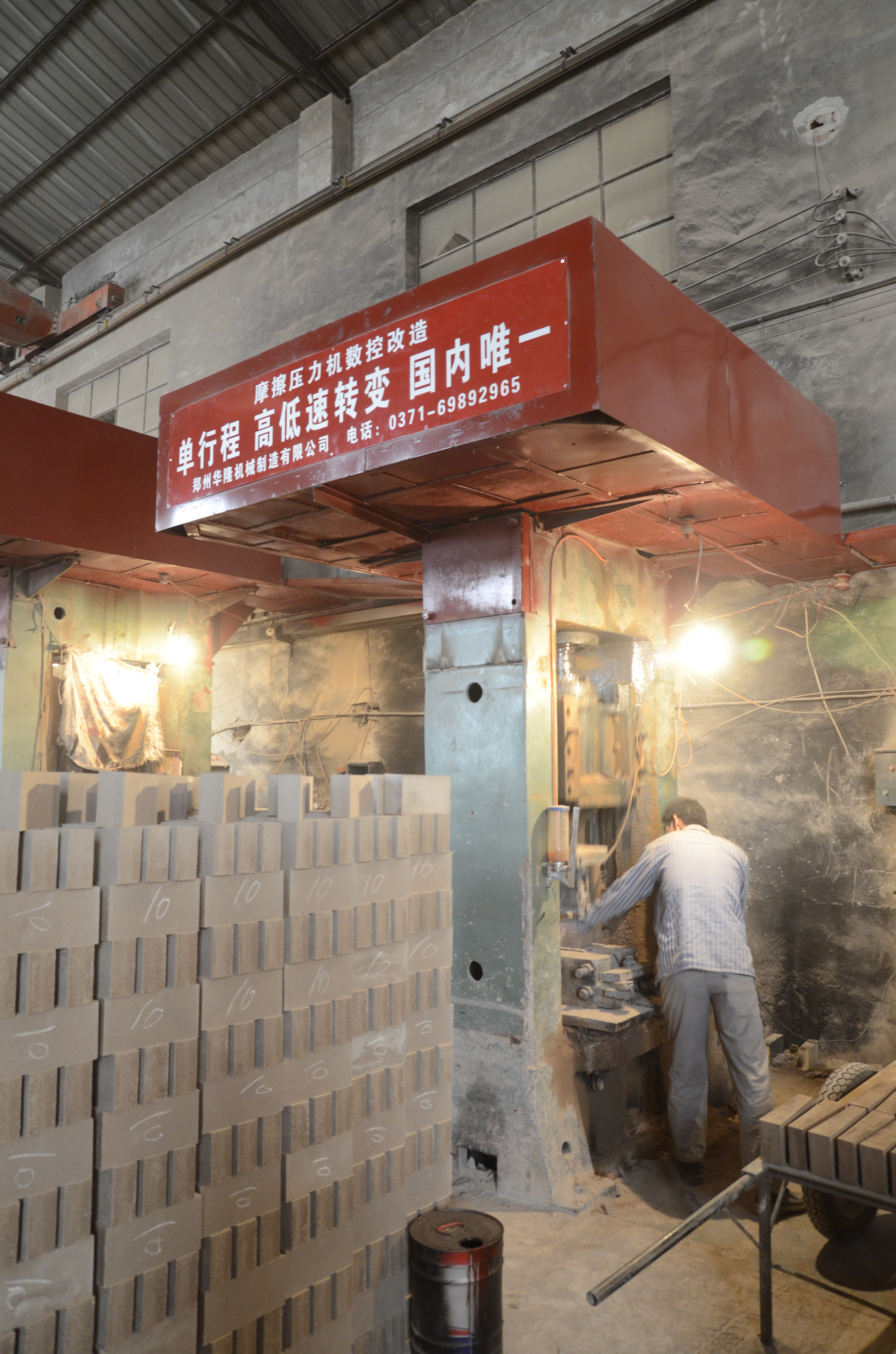 為什么企業(yè)都在淘汰摩擦壓力機？不僅僅是省錢的事